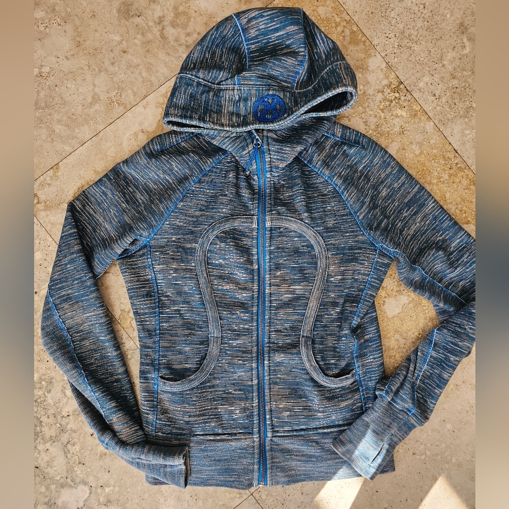 Lululemon Cuddle Up Jacket Blue and Grey Size 6